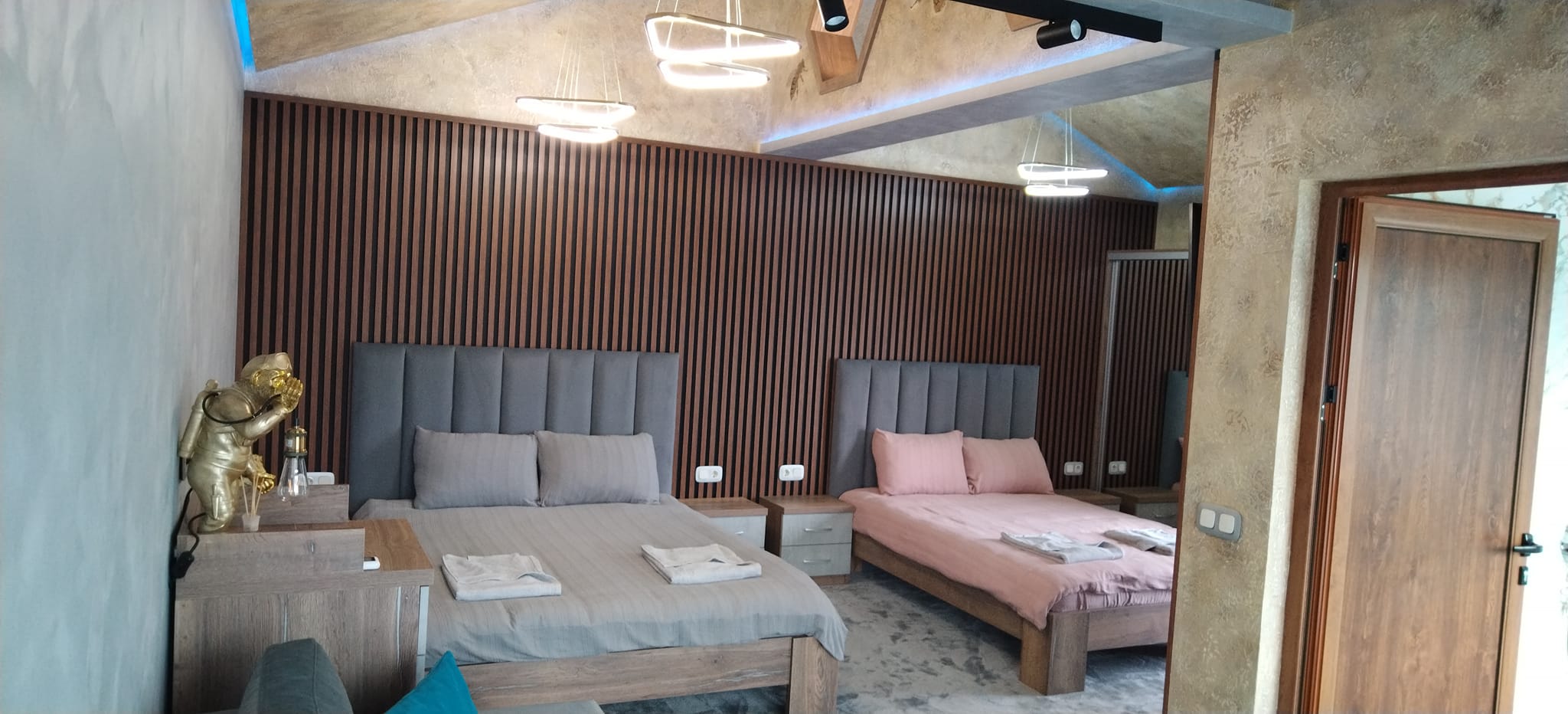 Colorificio Veneziano Travertino-stucco-velatura seta